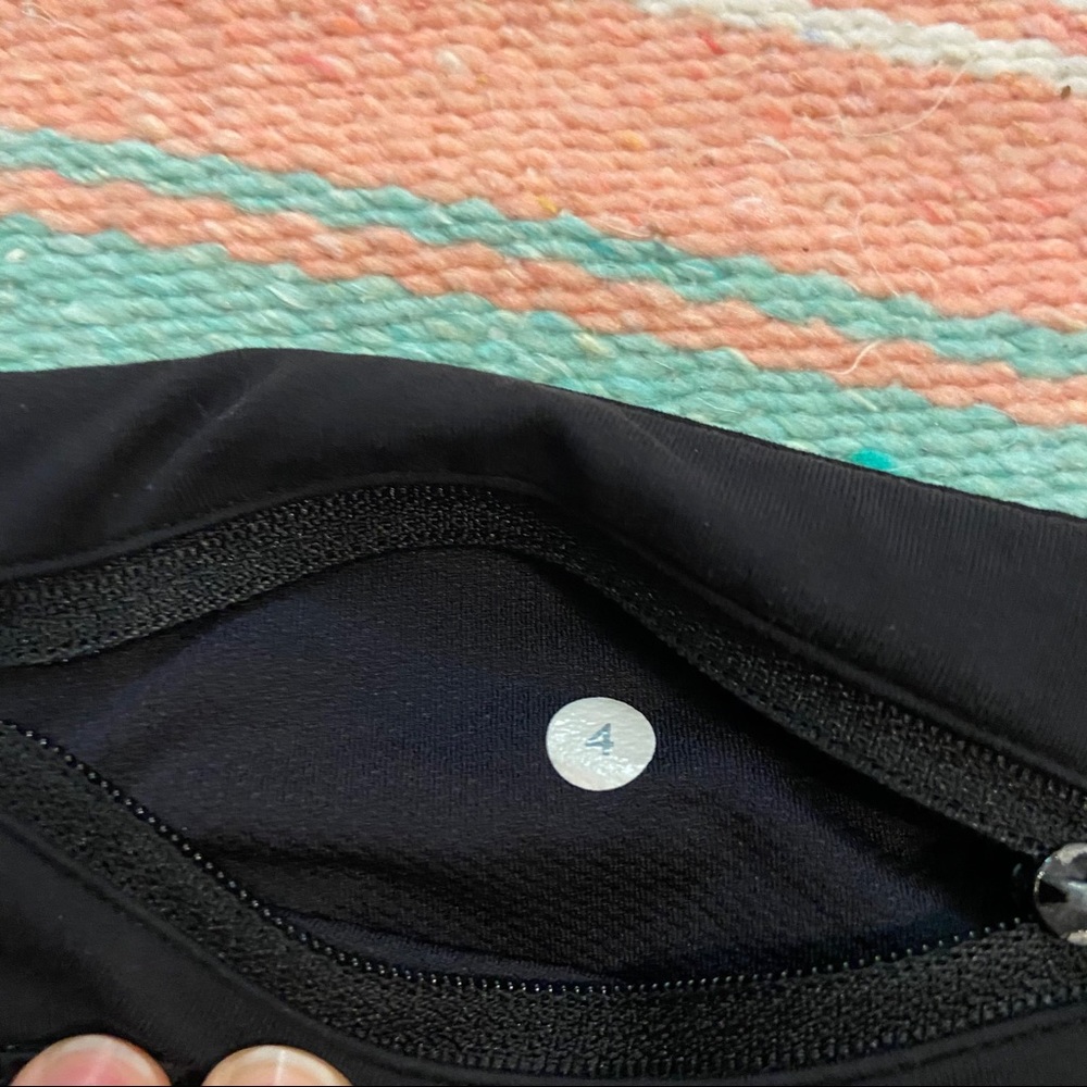 Lululemon Black Speed up Hotty Hot Shorts - Picture 8 of 8